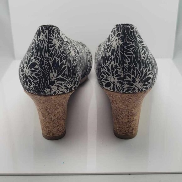 Dexflex Comfort black ad white floral design canvas shoes. BNWOT - Picture 5 of 5